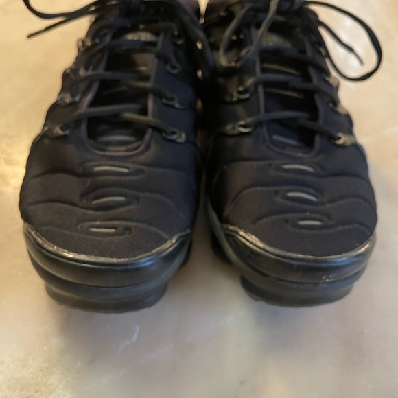 Nike Black VaporMax Plus Athletic Shoes - Picture 4 of 9